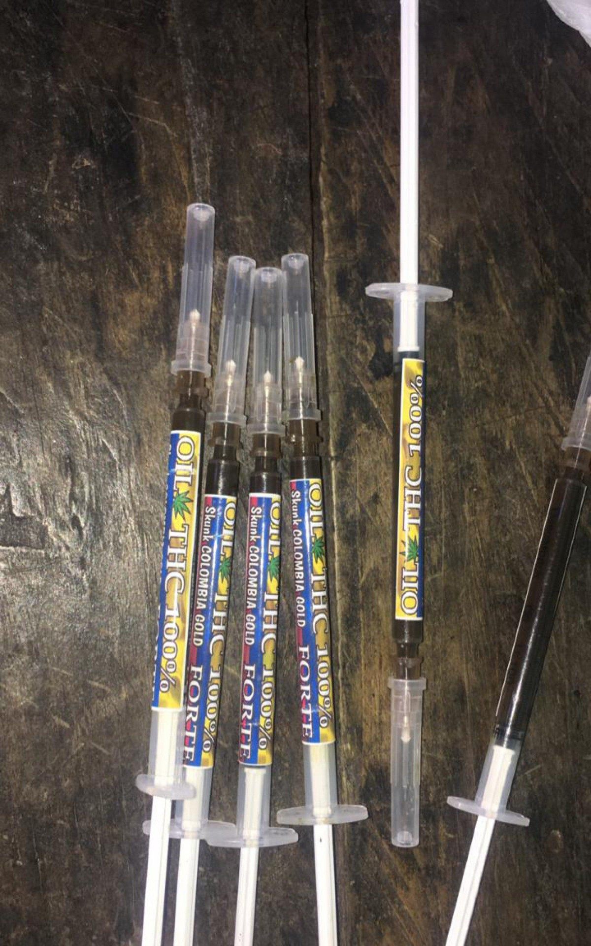 Criminosos usam rede social para divulgar venda de drogas em comunidades da Zona Norte e Oeste