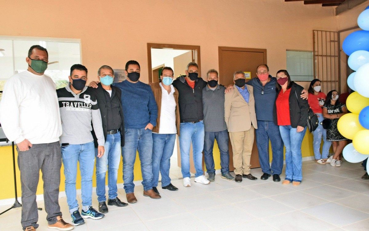 Equipe na inaugura&Atilde;&sect;&Atilde;&pound;o