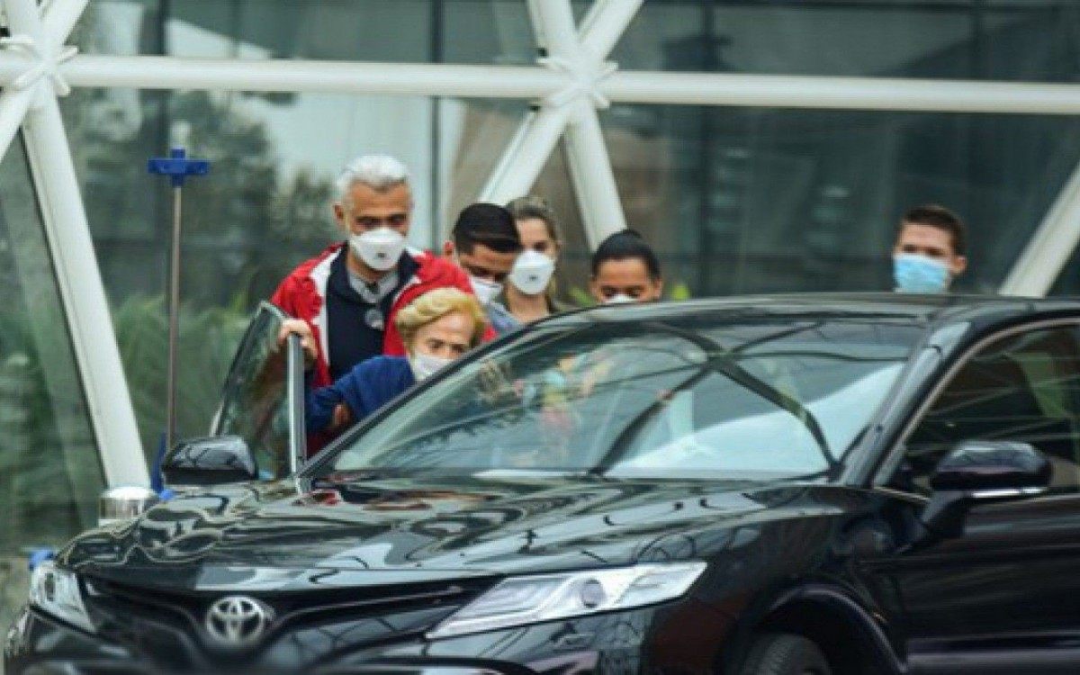 Saída de Glória Menezes