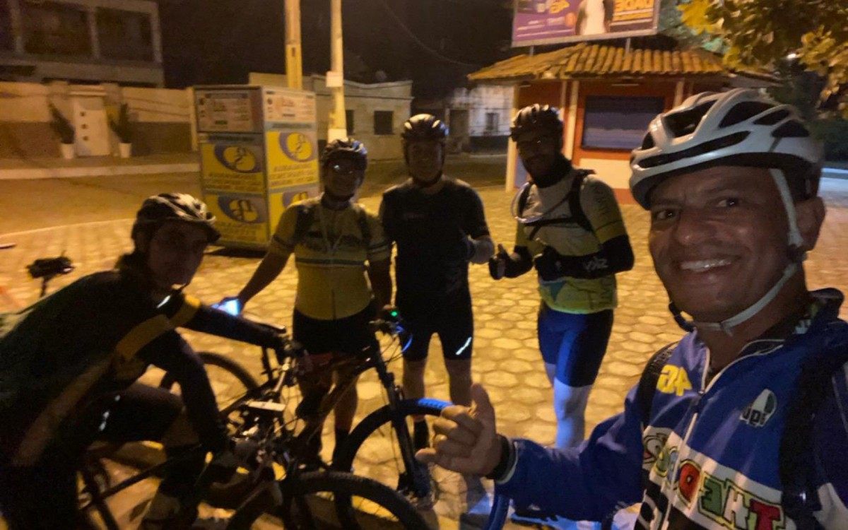 Os ciclistas totalizaram 12 horas e 42 minutos de pedal.