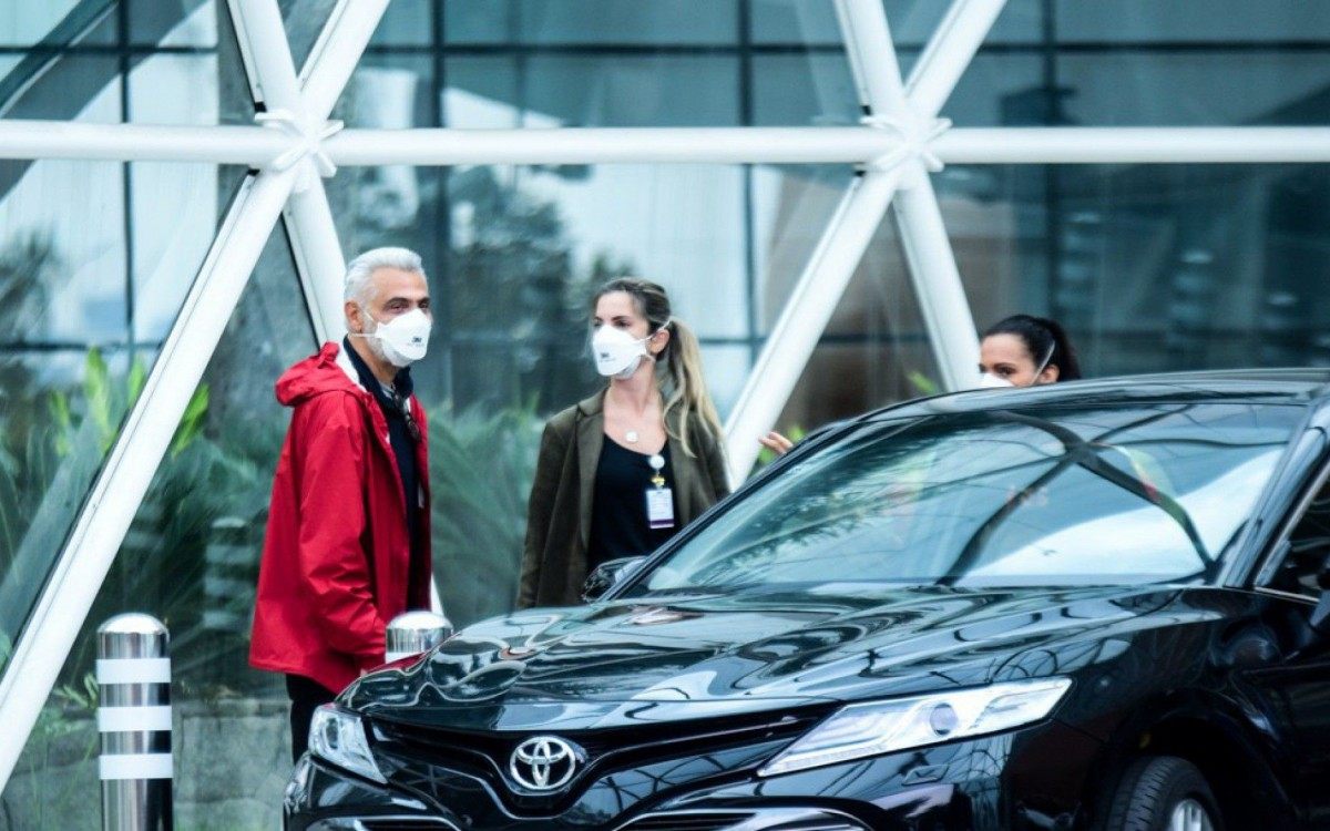 Sa&iacute;da de Gl&oacute;ria Menezes