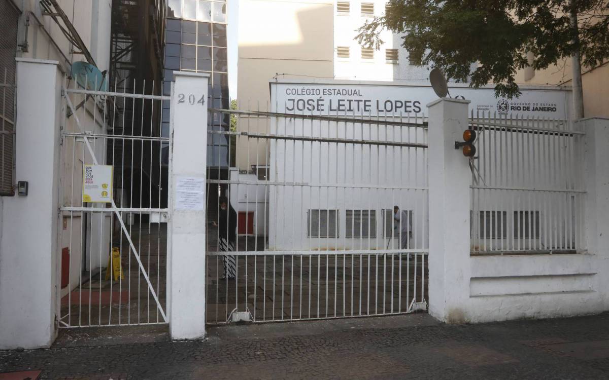 Geral - Volta as aulas na rede estadual de ensino, no Rio de Janeiro. Na foto, Colegio Estadual Jose Leite Lopes, Na Rua Uruguai, no Andarai, zona norte do Rio.