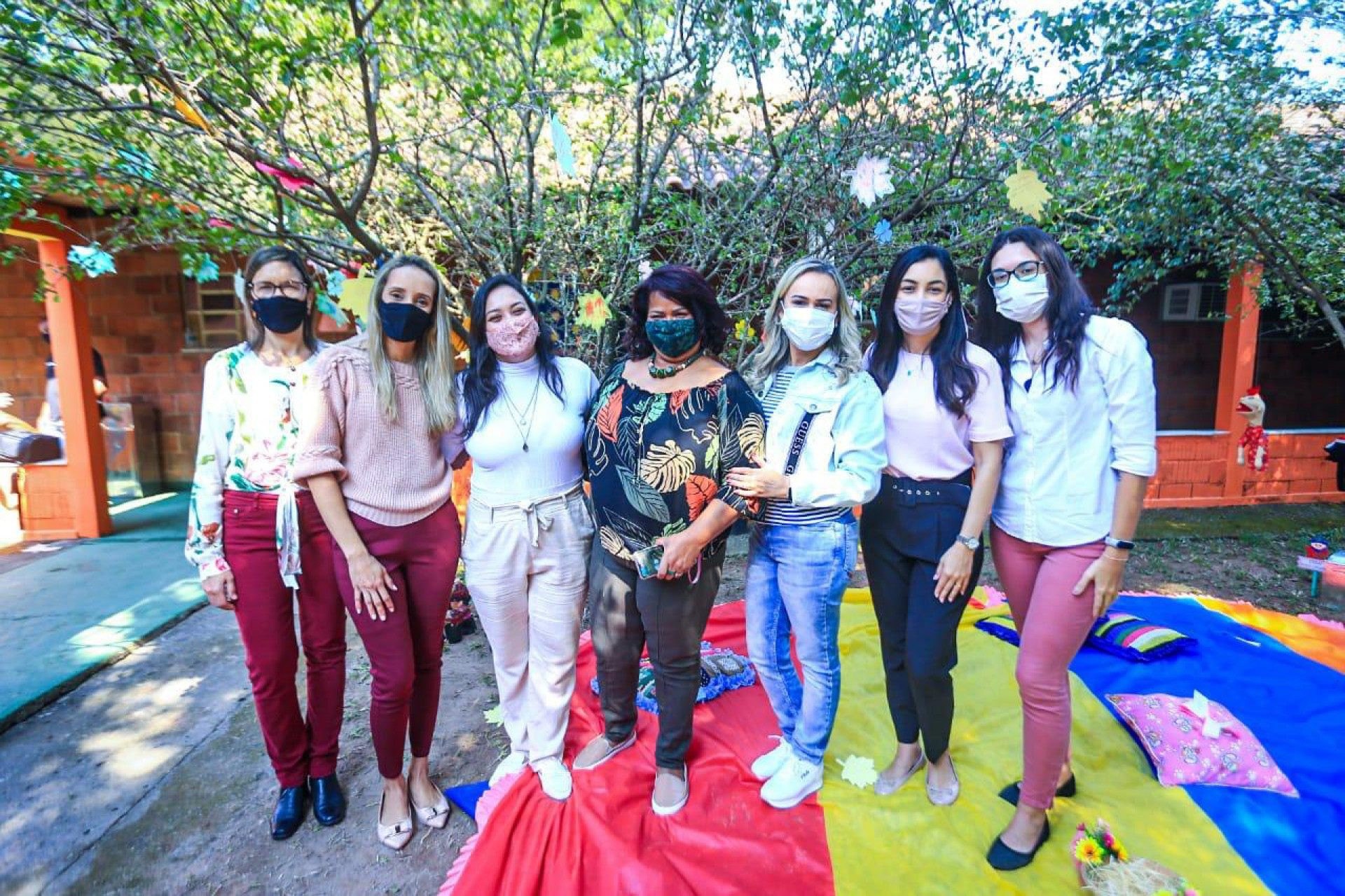  A secret&aacute;ria Especial, Ros&acirc;ngela Garcia (4&ordf; da esquerda para a direita) e a deputada federal Daniela do Waguinho (5&ordf; da esquerda para a direita) prestigiaram o evento - Rafael Barreto / PMBR