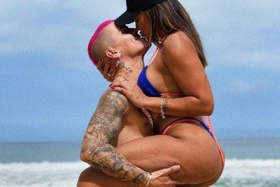 Biel posta foto na praia com Tays
