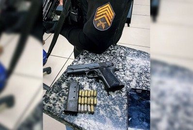 Jovem é preso com arma em casa no bairro Prainha, em Arraial do Cabo