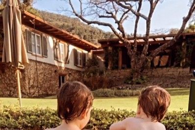 Thales Bretas curte domingo ao lado dos filhos