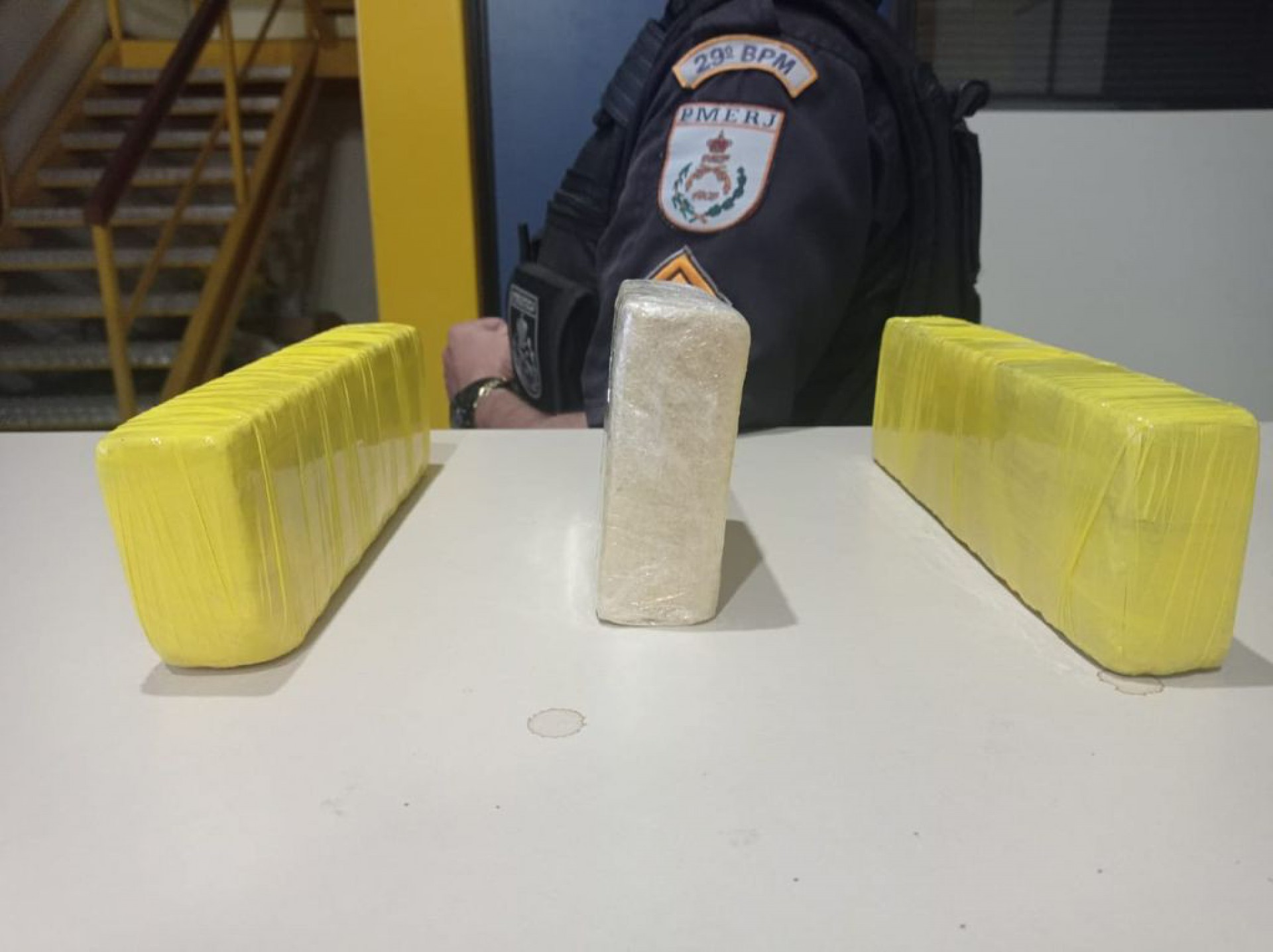 De Campos para Cardoso Moreira: Passageiro de &ocirc;nibus &eacute; preso com quase dois quilos de drogas