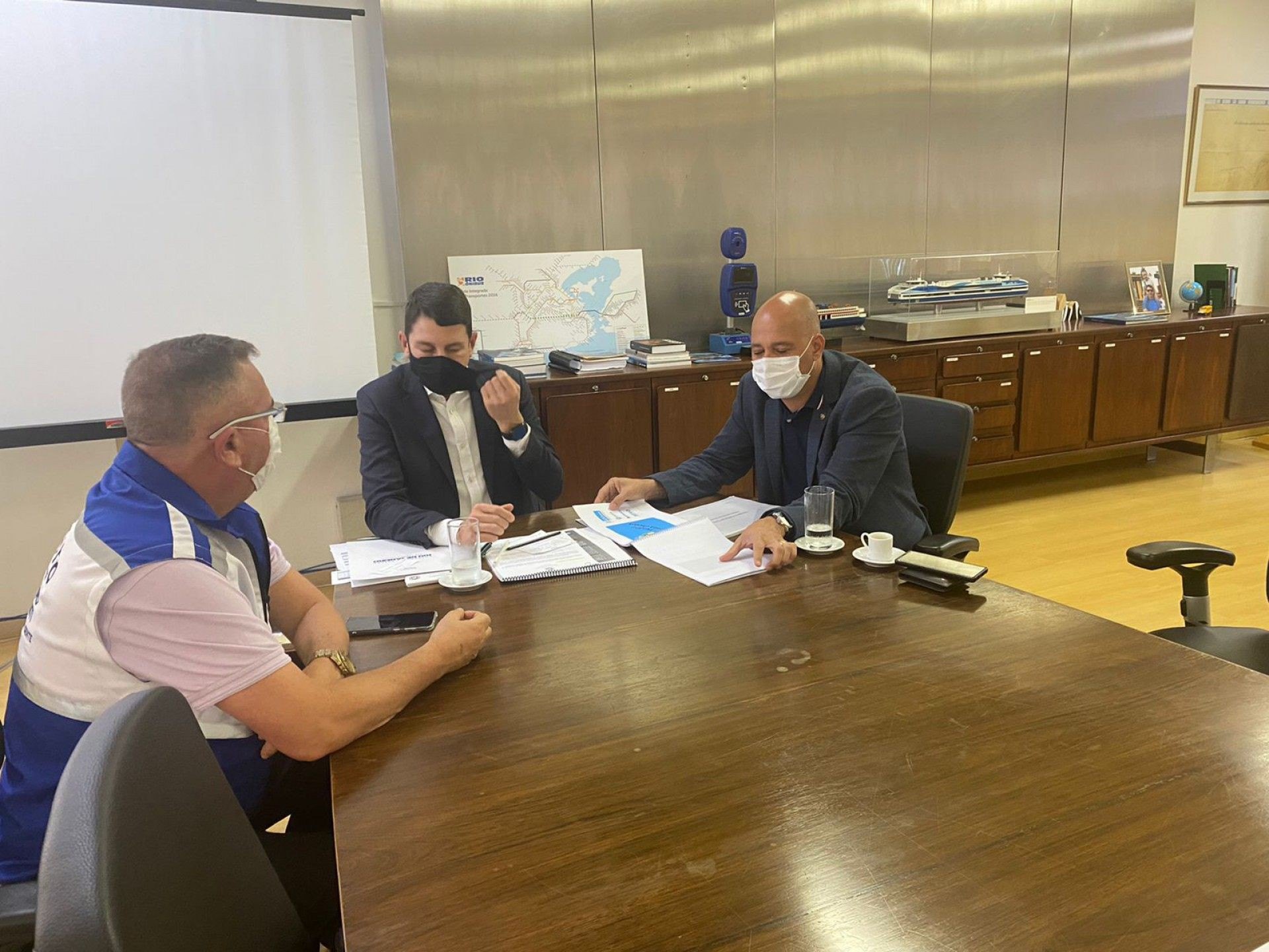 Com participa&ccedil;&atilde;o do Deputado Estadual Valdecy da Sa&uacute;de, benfeitorias para a Av. autom&oacute;vel clube s&atilde;o tratadas em reuni&atilde;o