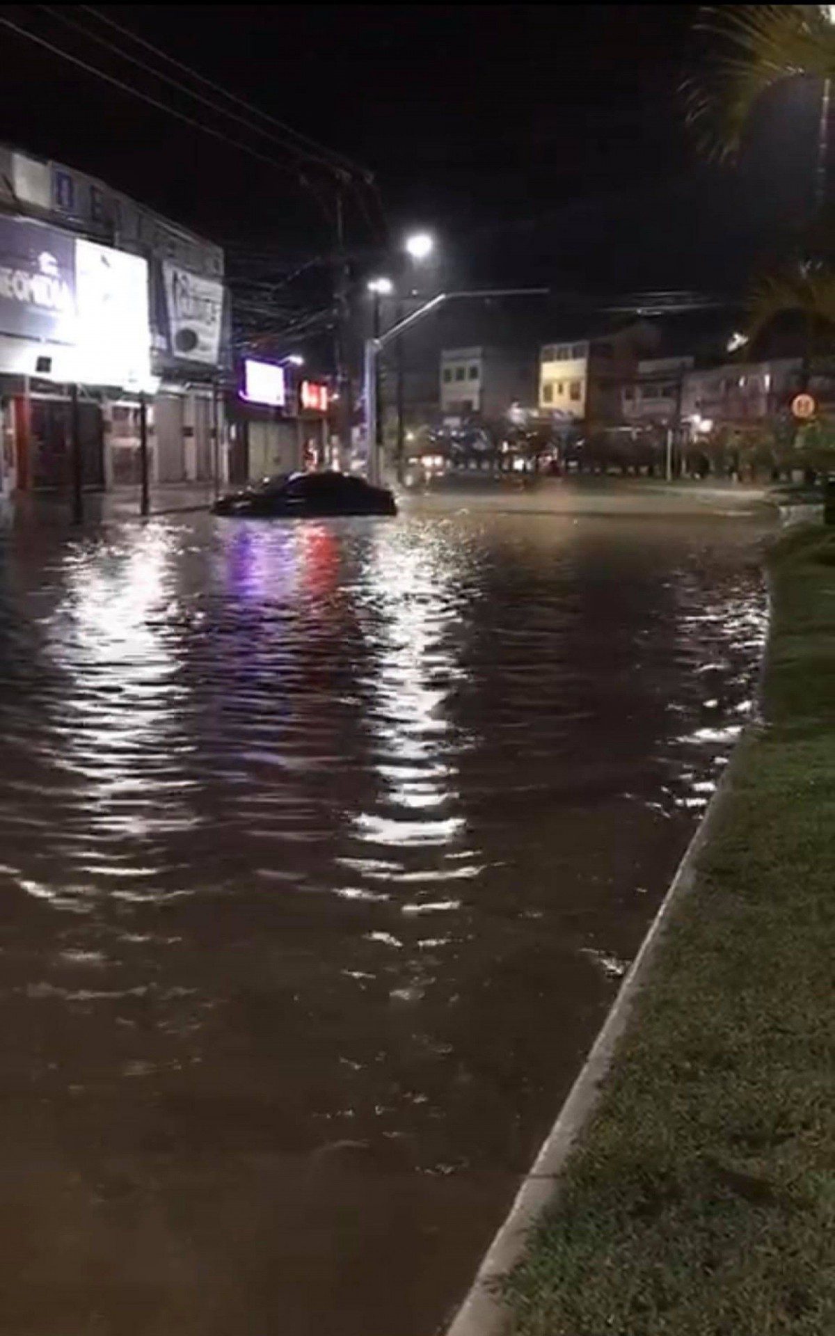 Diversas ruas ficaram alagadas