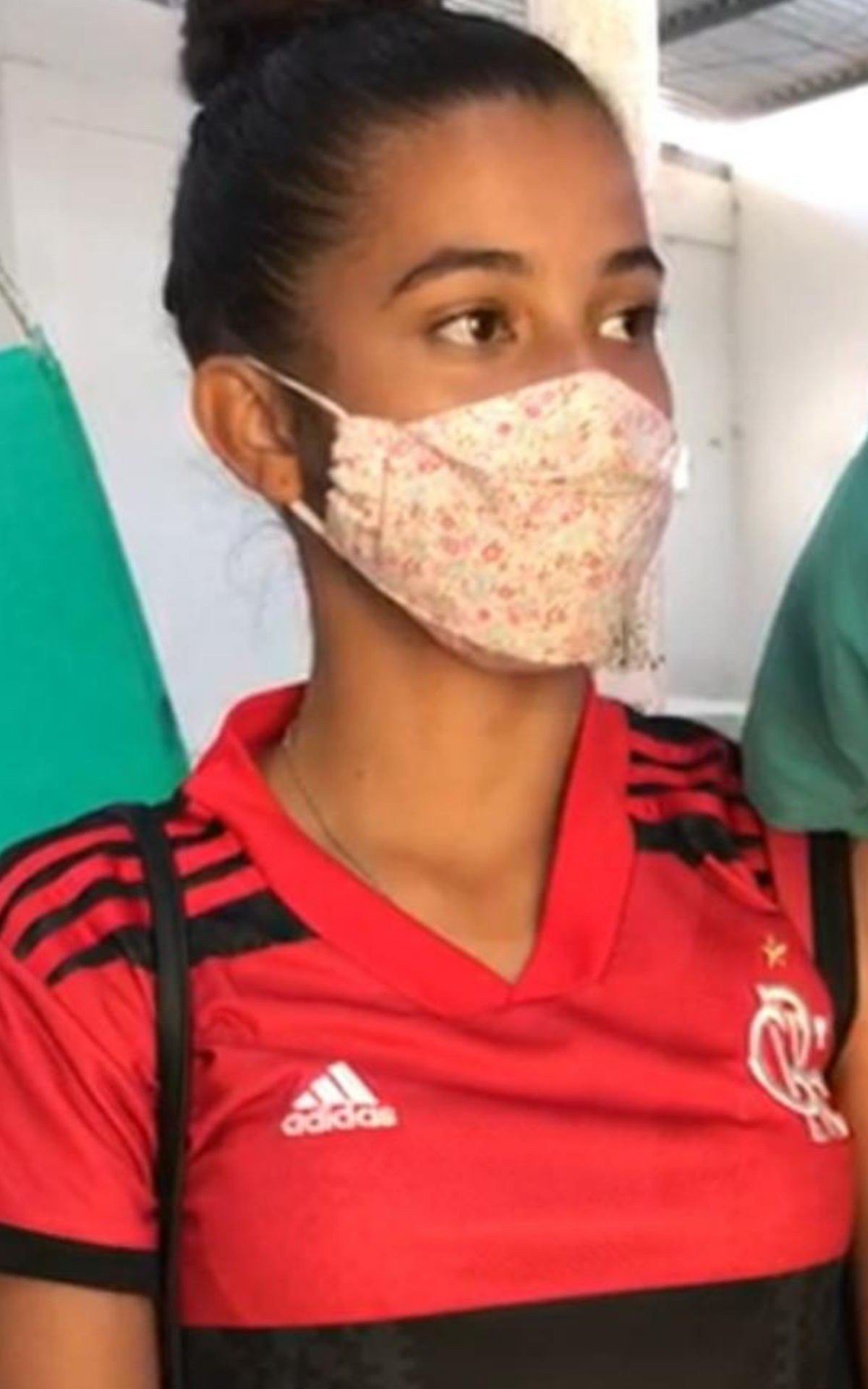 J&eacute;ssica Gomes, de 18 anos, foi vacinada nesta ter&ccedil;a-feira em Saquarema
