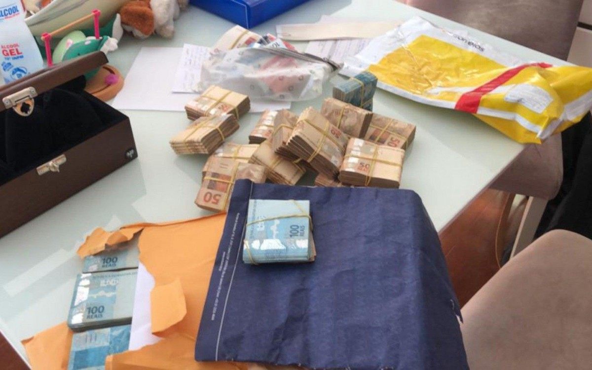 Pol&iacute;cia Federal apreendeu cerca de R$ 250 mil na casa de Raphael Montenegro, ex-secret&aacute;rio de Administra&ccedil;&atilde;o Penitenci&aacute;ria do Rio