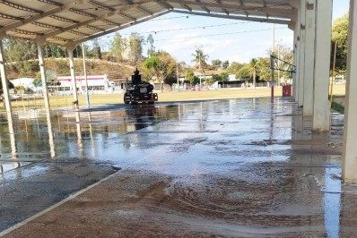 Itaperuna realiza serviço de sanitização no Centro Poliesportivo