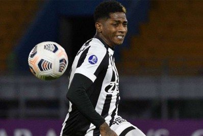 Há quase dois anos sem marcar gol, ex-atacante do Fluminense desabafa nas redes sociais: 'Minha alegria vai voltar'