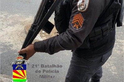 Homem tenta fugir da PM e acaba preso com drogas em Meriti