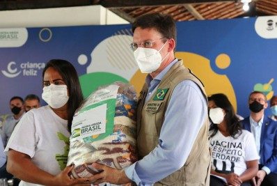 Governo Federal faz entrega de cestas de alimentos em Sergipe