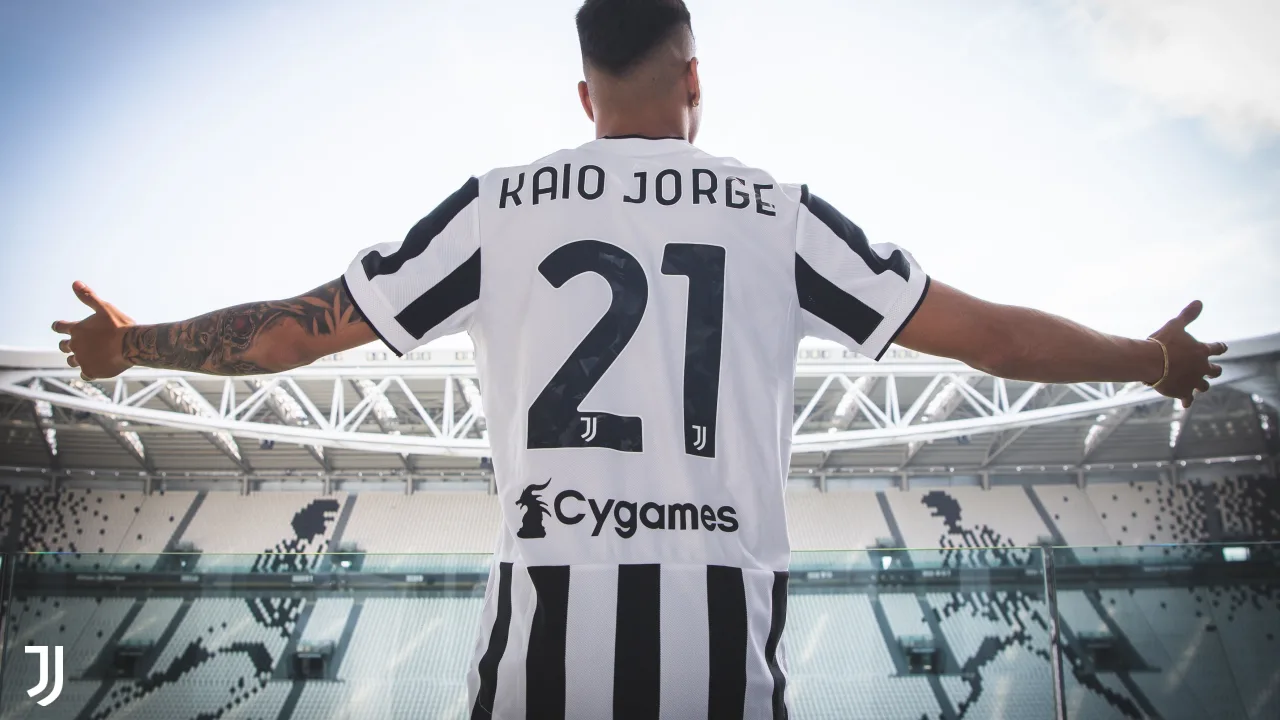 Kaio Jorge é anunciado pela Juventus e assina até junho de 2026
