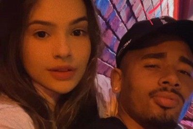 Namorada posta selfie abraçadinha com Gabriel Jesus
