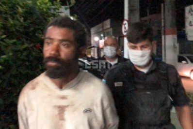 Homem agride pessoas dentro de uma igreja com um facão em Itaipuaçu