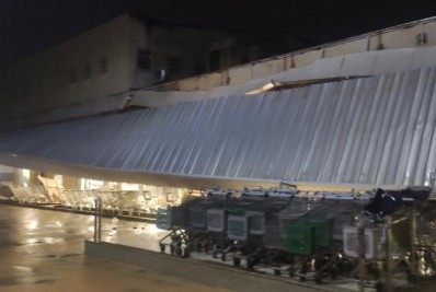 Parte de teto de supermercado desaba em Saquarema - Divulgação