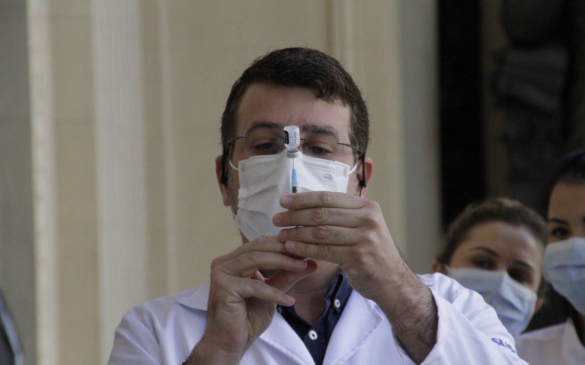 Prefeitura do Rio, Inaugura Posto de Vacina&ccedil;&atilde;o, na antiga Assembleia Legislativa do Estado do Rio de Janeiro (ALERJ), nesta quarta feira (18), na foto Sec. de Saude Daniel Soranz.