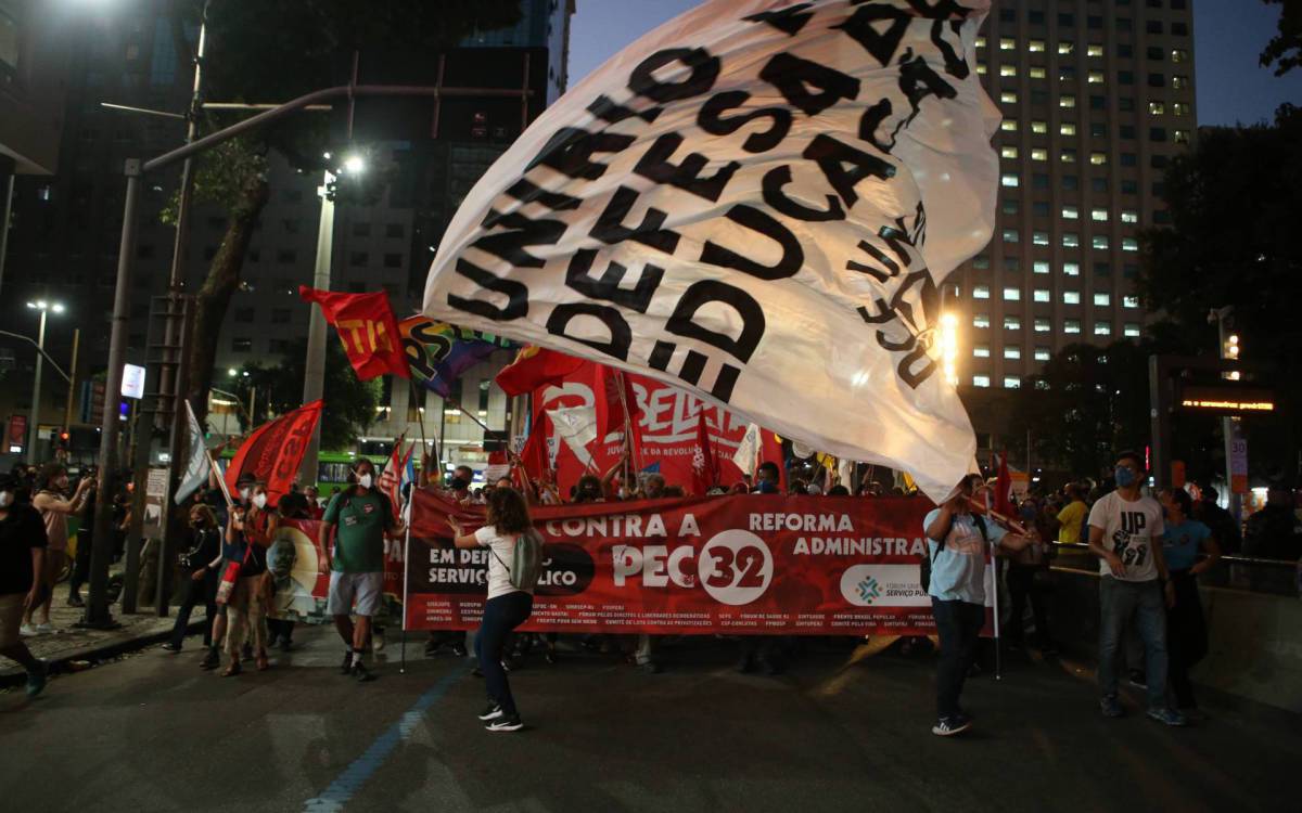 Rio,18/08/2021-CENTRO,Candelaria, Mobilizacao nacional contra a reforma administrativa,manifestantes durante a mobilizacao.Foto: Cleber Mendes/Ag&ecirc;ncia O Dia