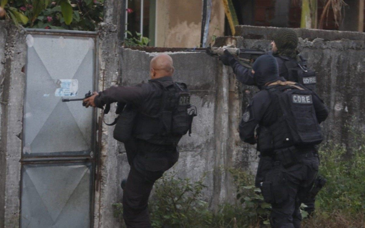 Polícia Civil faz operação contra braço financeiro do tráfico nas comunidades de Parada Angélica e Vila Sapê, em Caxias - REGINALDO PIMENTA/AGÊNCIA O DIA