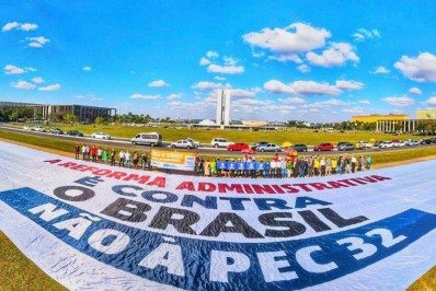 Protesto contra a reforma administrativa tem adesão de servidores em mais de 20 estados