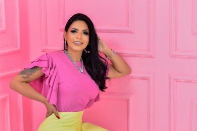 Influencer comemora aniversário em reality