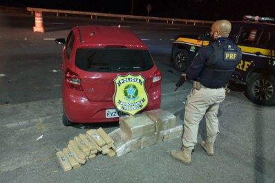 PRF apreende 110 kg de maconha em carro na Dutra