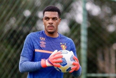 Ex-goleiro do Botafogo é anunciado por clube da Série A