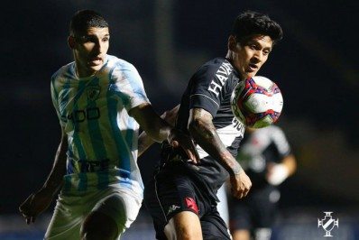 Dinamite quer Vasco com mais iniciativa em São Januário: 'Não deixar os caras respirarem'