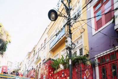 Izzy La Reina anuncia projeto gravado no Rio