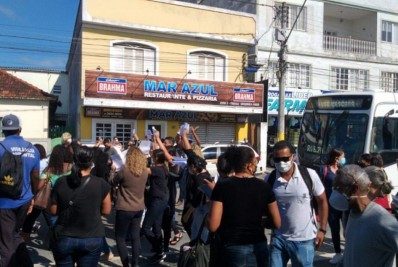 Servidores de São Pedro da Aldeia protestam contra mudanças no vale-transporte