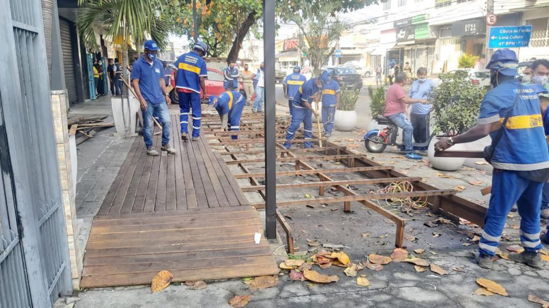 Prefeitura do Rio faz ação para demolir estrutura irregular e notificar lojas em Vista Alegre - Divulgação / Secretaria Municipal de Conservação