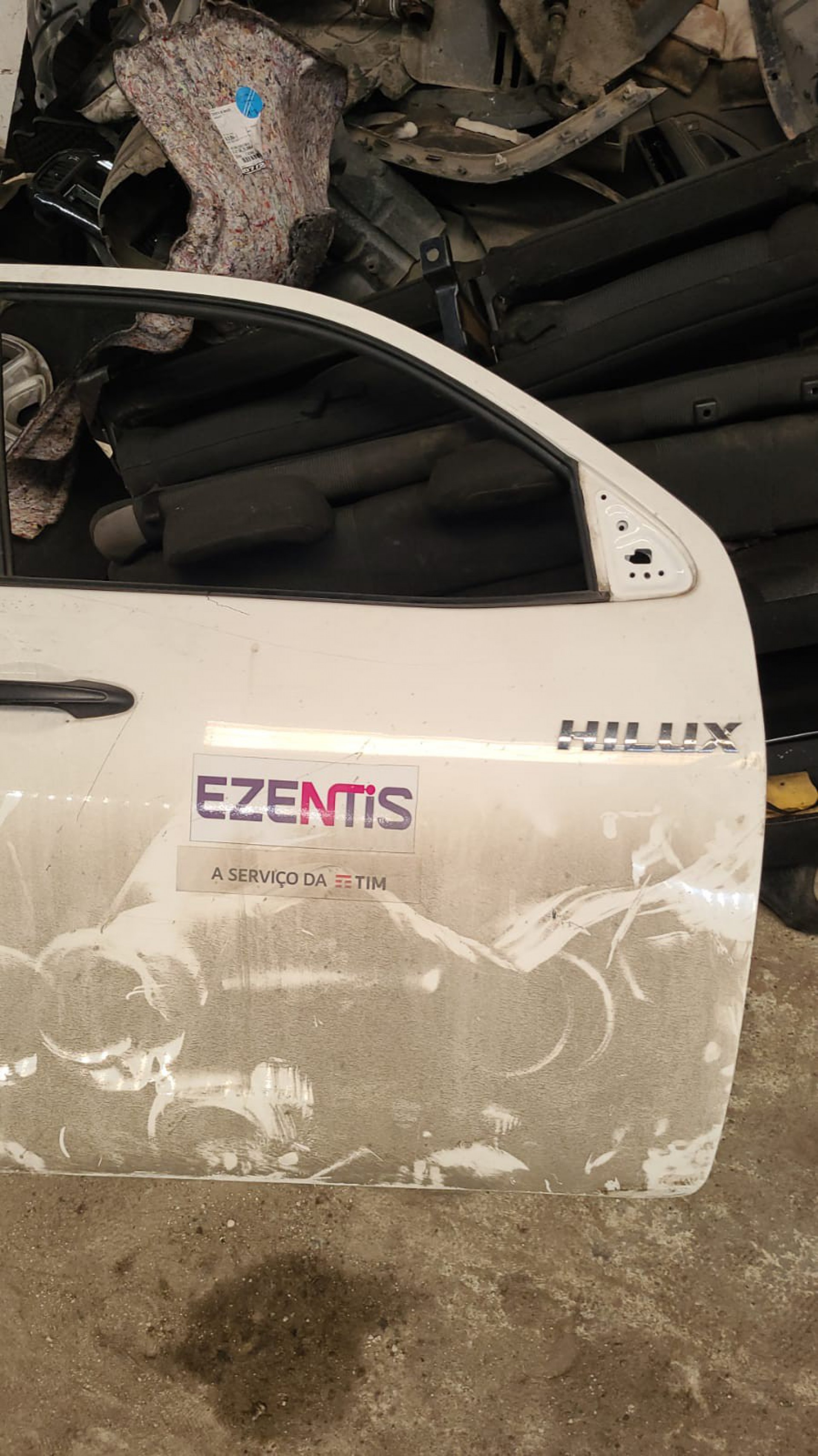 Depósito tinha centenas de portas, capôs e blocos de motor de veículos de marcas de luxo. Entre os modelos, haviam unidades usadas por concessionárias prestadoras de serviço - Divulgação