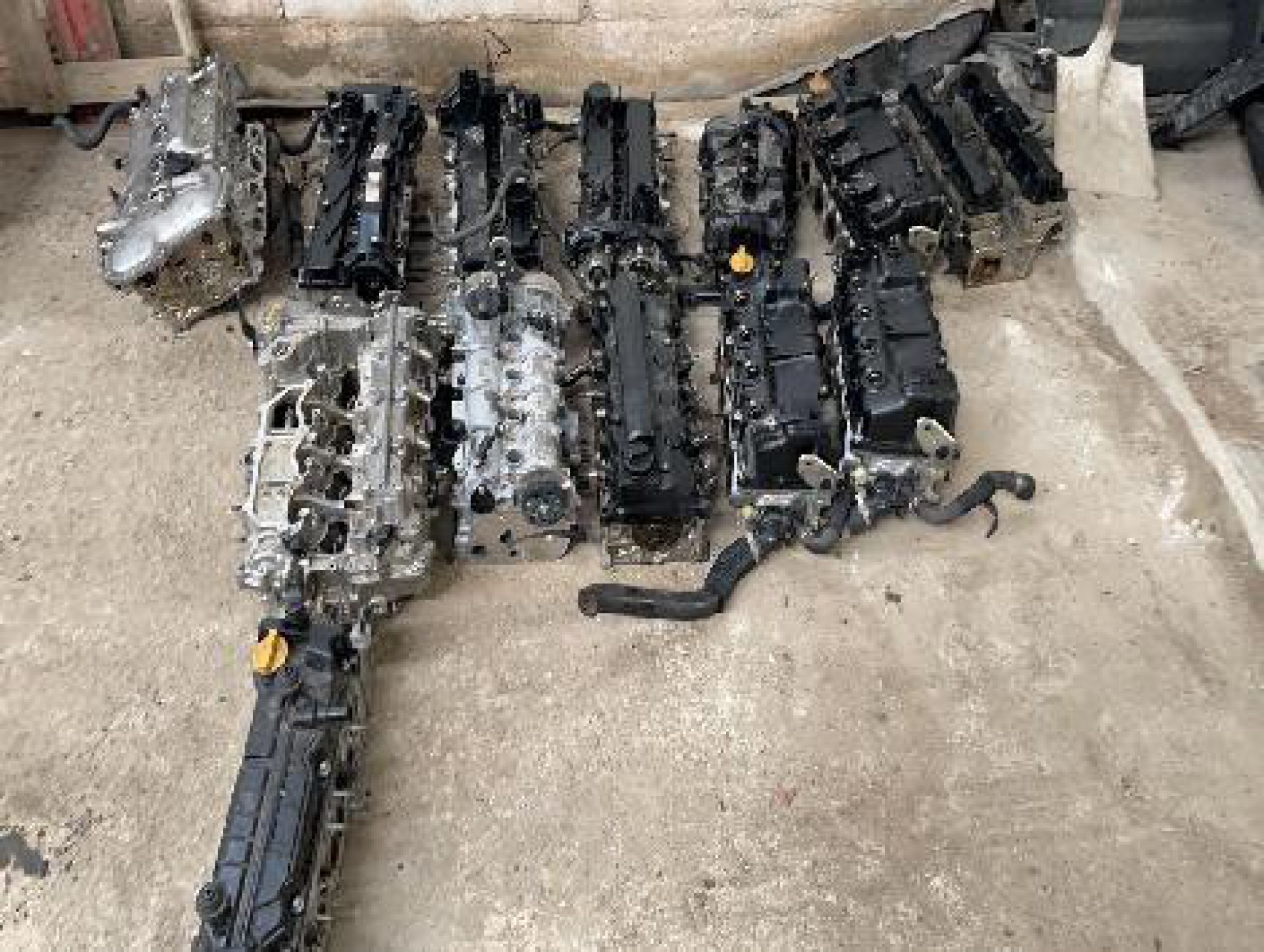 Depósito tinha centenas de portas, capôs e blocos de motor de veículos de marcas de luxo. Entre os modelos, haviam unidades usadas por concessionárias prestadoras de serviço - Divulgação