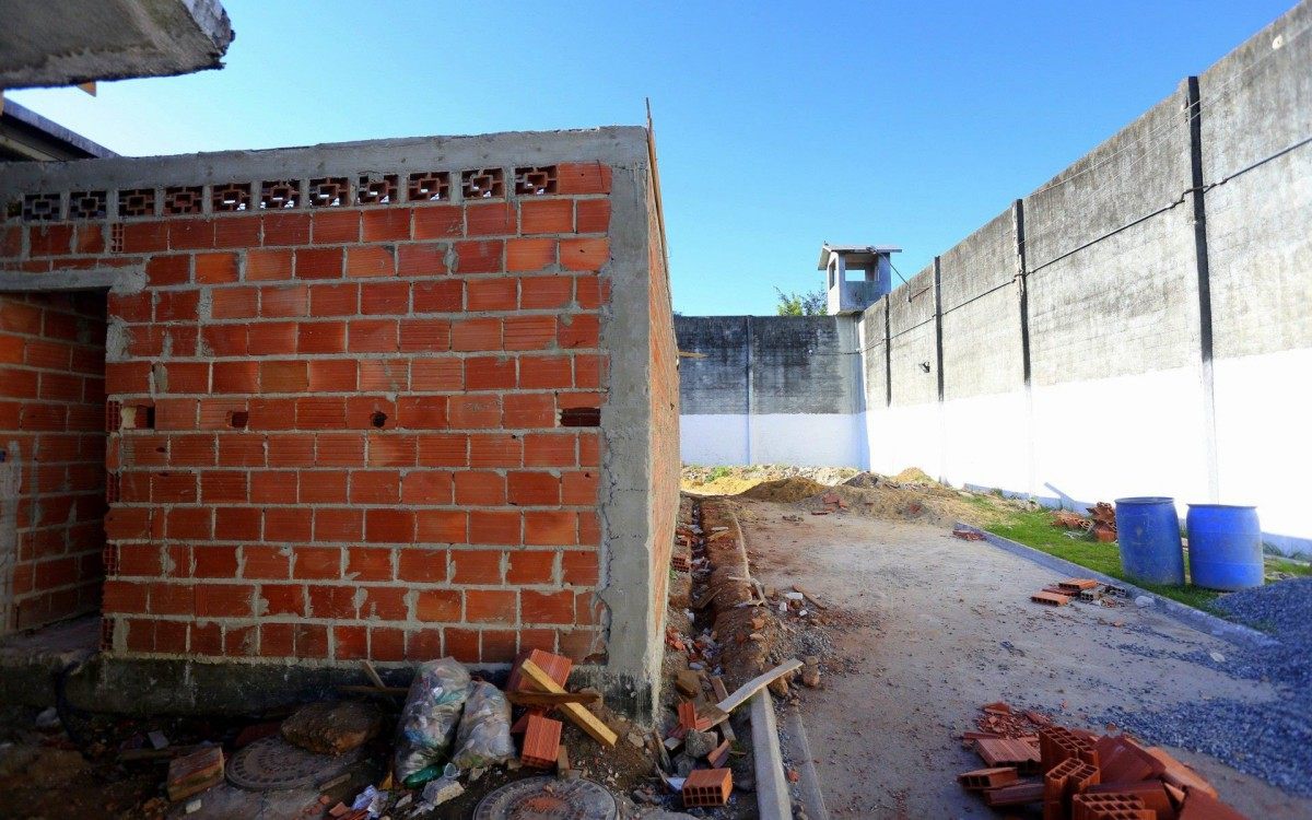 Constru&ccedil;&atilde;o foi demolida nesta quinta-feira (19)