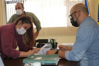 Quatis assina contrato com centro de recolhimento de animais