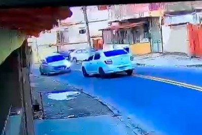 Câmera grava ação de bandidos em roubo de carro em Belford Roxo
