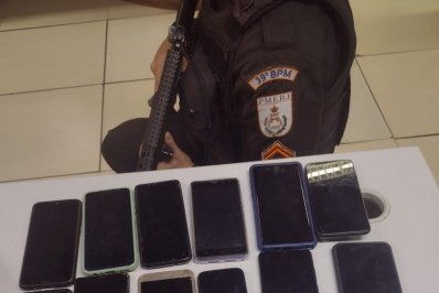 PM prende dupla que roubou 18 celulares em um ônibus em Belford Roxo