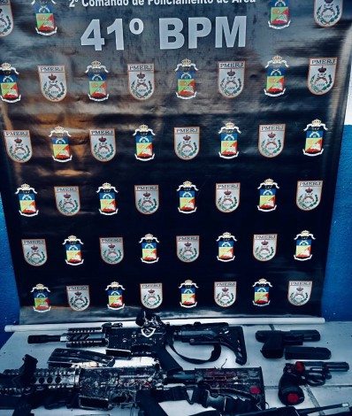 Policiais Militares apreenderam armas ao fim do confronto - Divulga&ccedil;&atilde;o