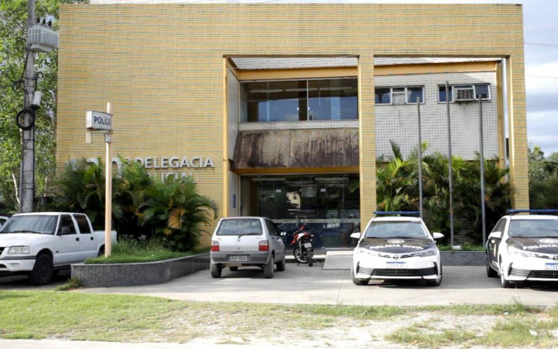 Mãe é presa acusada de submeter filhas a relações sexuais em troca de dinheiro e vantagens