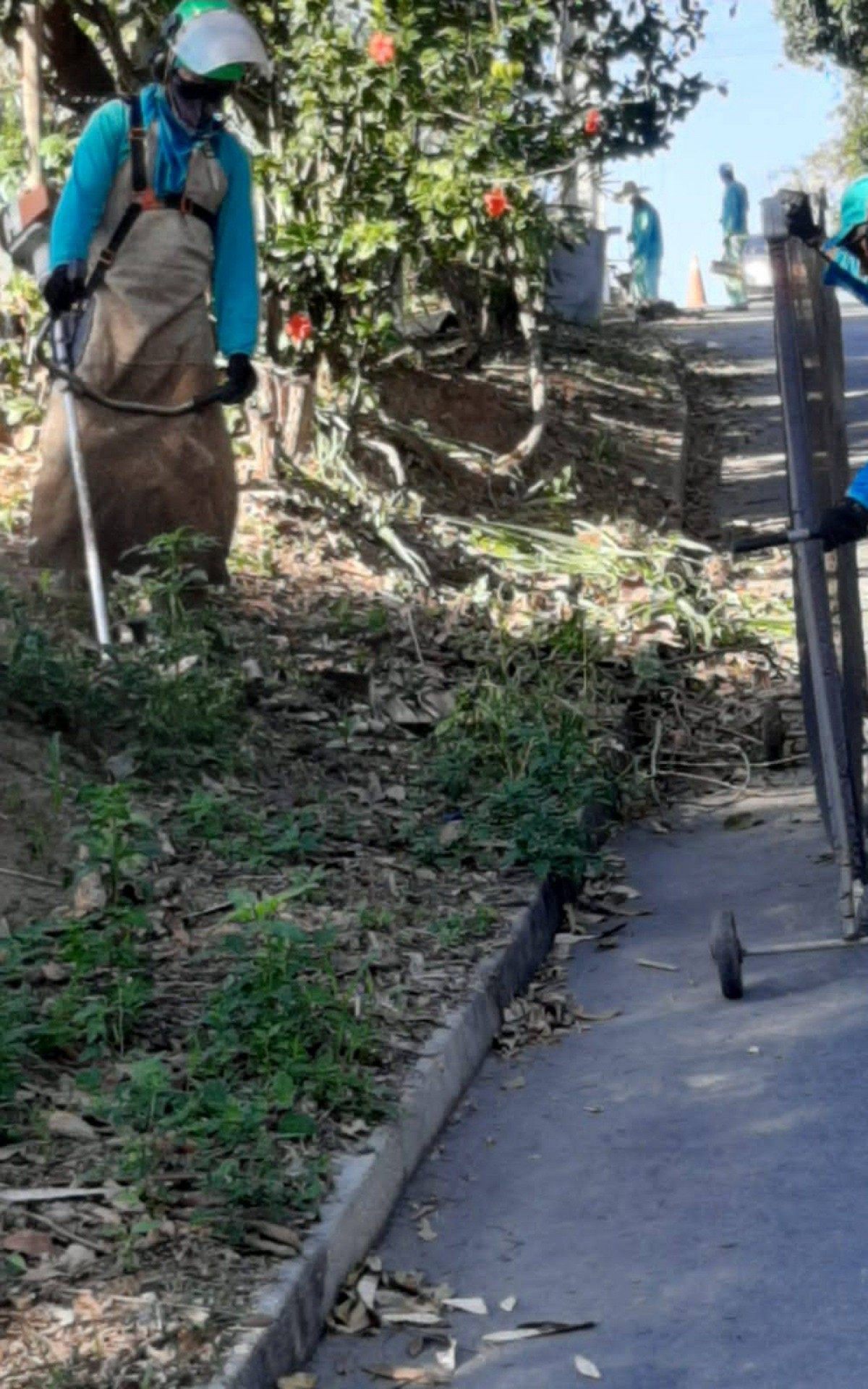 Equipes de limpeza de Saquarema trabalham ap&oacute;s forte chuva que caiu na cidade