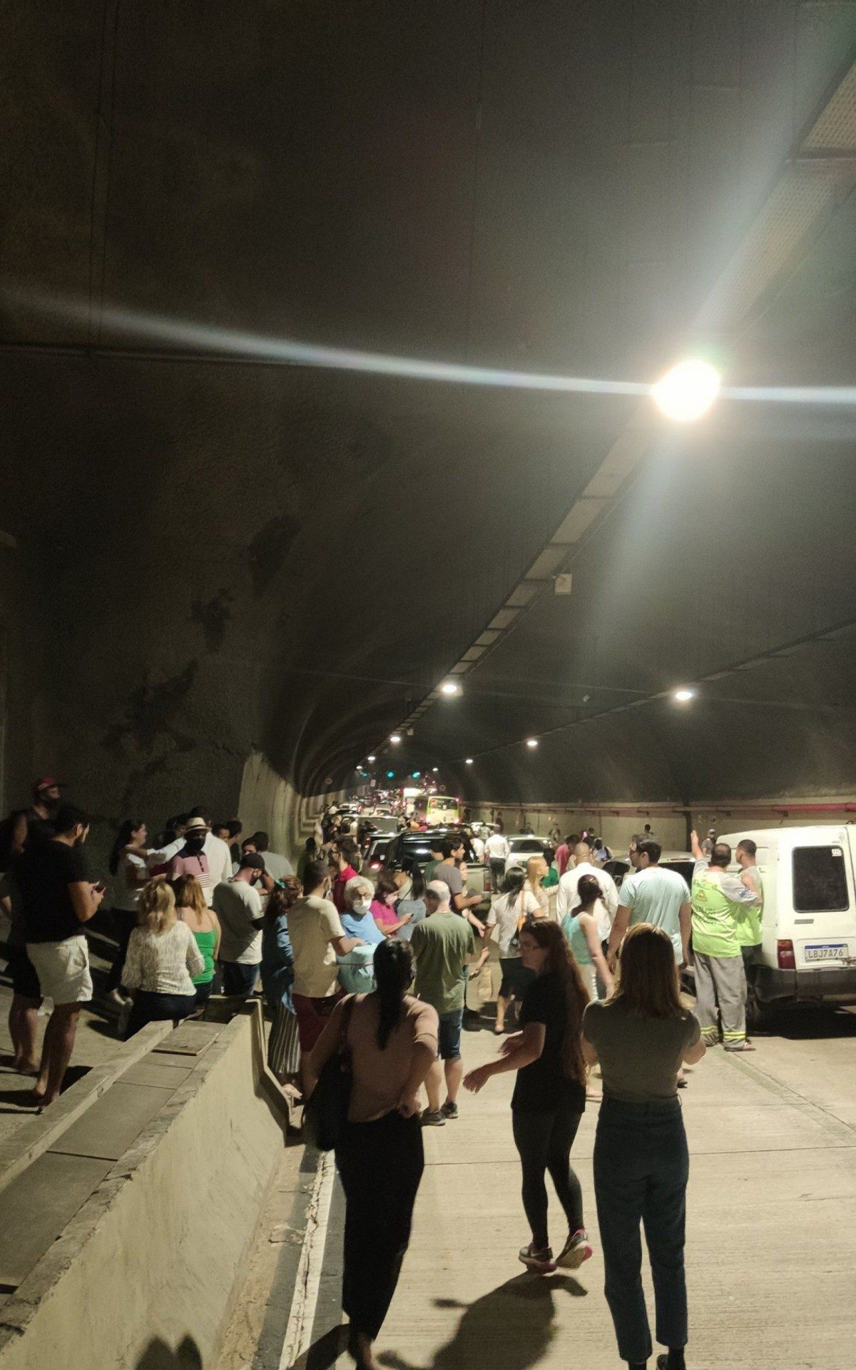 Segundo relatos, foram ouvidos tiros durante arrast&Atilde;&pound;o no T&Atilde;&ordm;nel Marcelo Alencar 