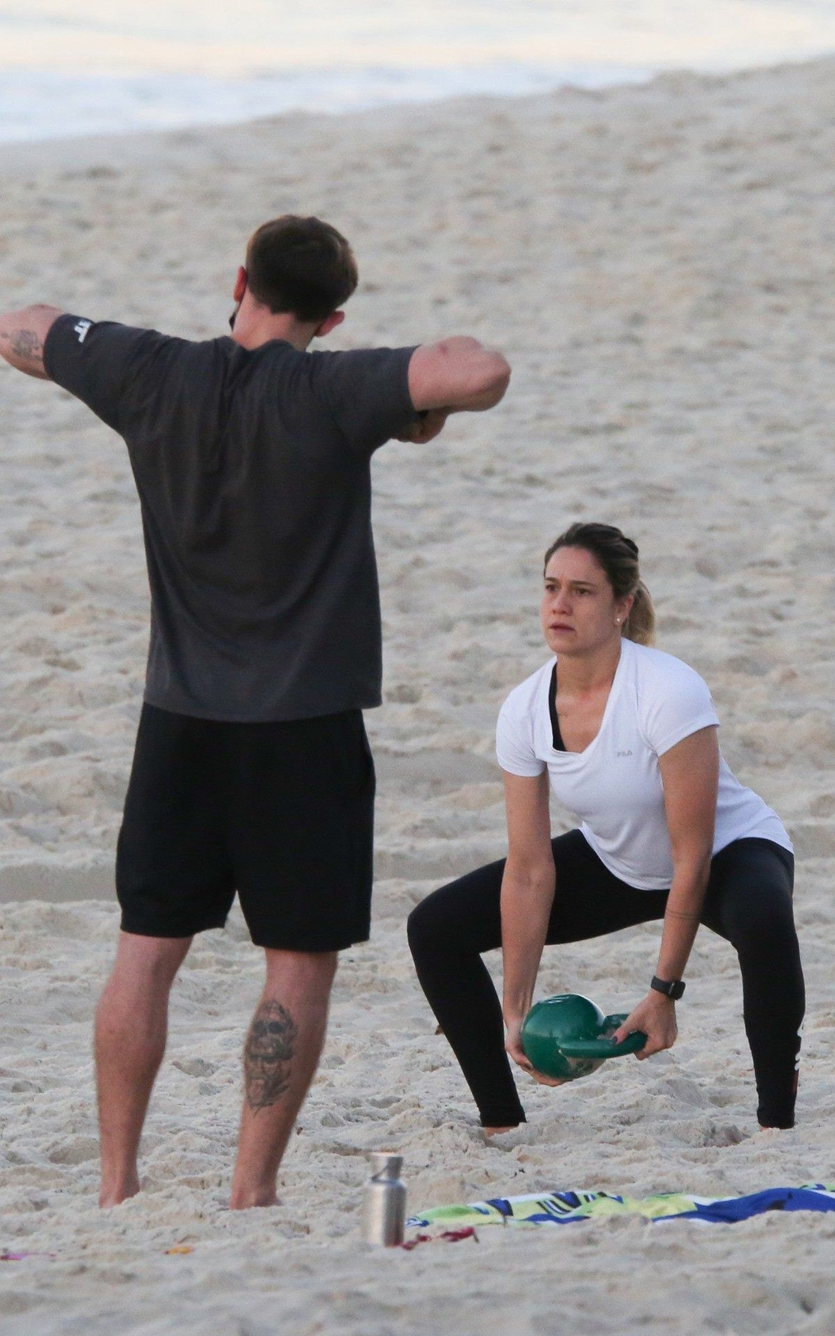Fernanda Gentil faz treino funcional na Praia da Barra da Tijuca, na Zona Oeste do Rio, na manh&atilde; desta sexta-feira