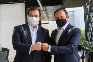 Rodrigo Maia toma posse e pede unidade da terceira via em torno de Doria