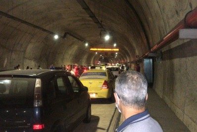 Arrastão e troca de tiros interdita parcialmente Túnel Marcello Alencar