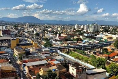 Nada de nacionalização: na Baixada, se deu bem quem apostou em temas locais