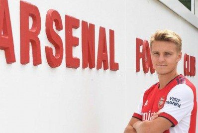 Ex-Real Madrid, Ødegaard retorna ao Arsenal e assina contrato definitivo