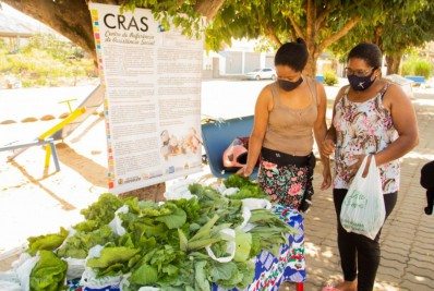 Em Itaperuna, Assistência Social distribui hortaliças no bairro São Mateus  